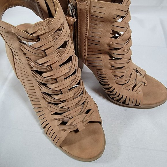 DV by Dolce Vita Shoes - Womens DV by Dolce Vita Chunky Heel Cut Out Heel Peep Toe Sandals size 9.5 Tan